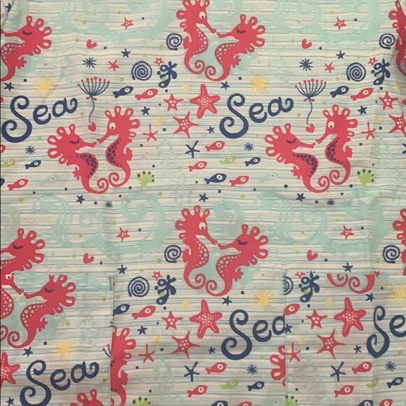 Zoe & Chloe  scrub  top - Picture 2 of 4